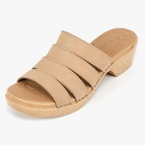 White Mountain GENIE Brown Clogs Sandals size 9M